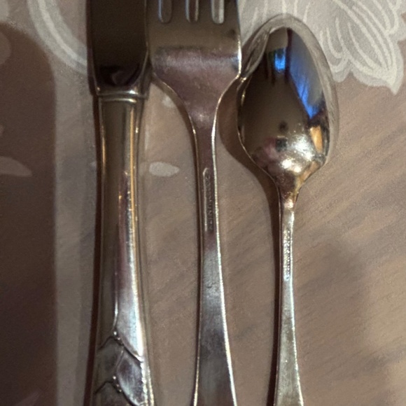 Vintage CANADIAN PACIFIC AIRLINES 3 Piece Cutlery Set - Picture 3 of 3